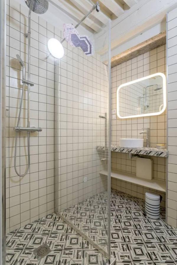 Character Apartment 6 People - City Center Лион Екстериор снимка
