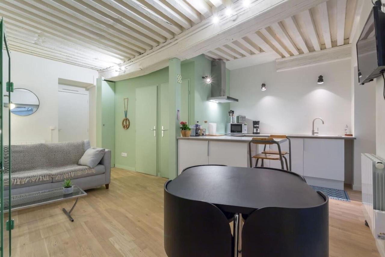 Character Apartment 6 People - City Center Лион Екстериор снимка