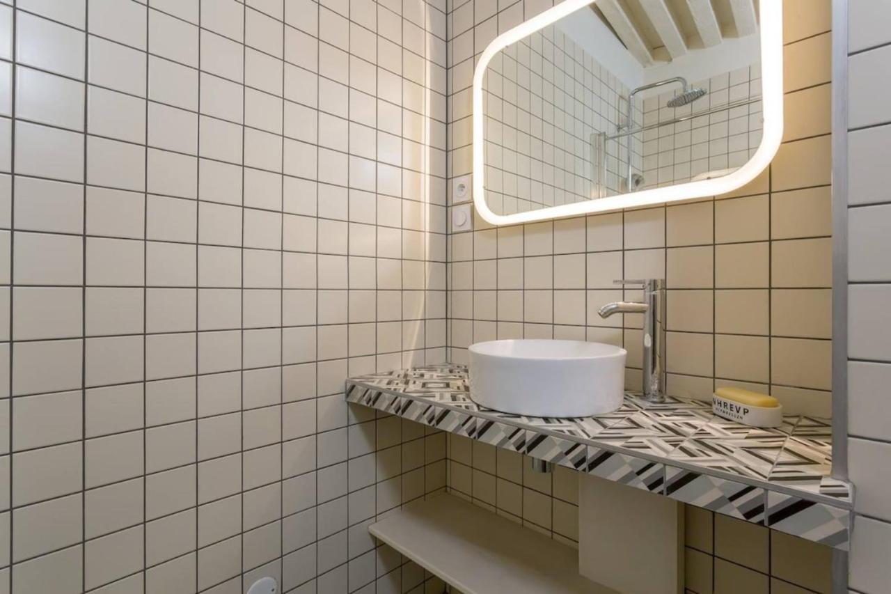 Character Apartment 6 People - City Center Лион Екстериор снимка